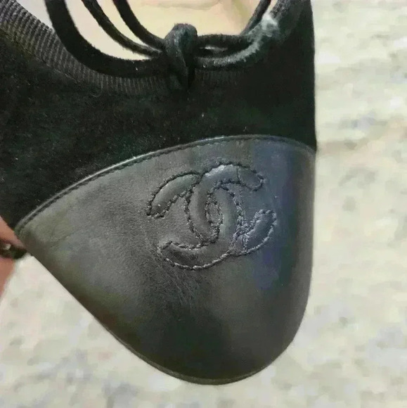 Chanel Black Velvet and Calf Skin Leather Toe Cap CC Bow Ballet Flats Size 40.5 - Picture 15 of 16
